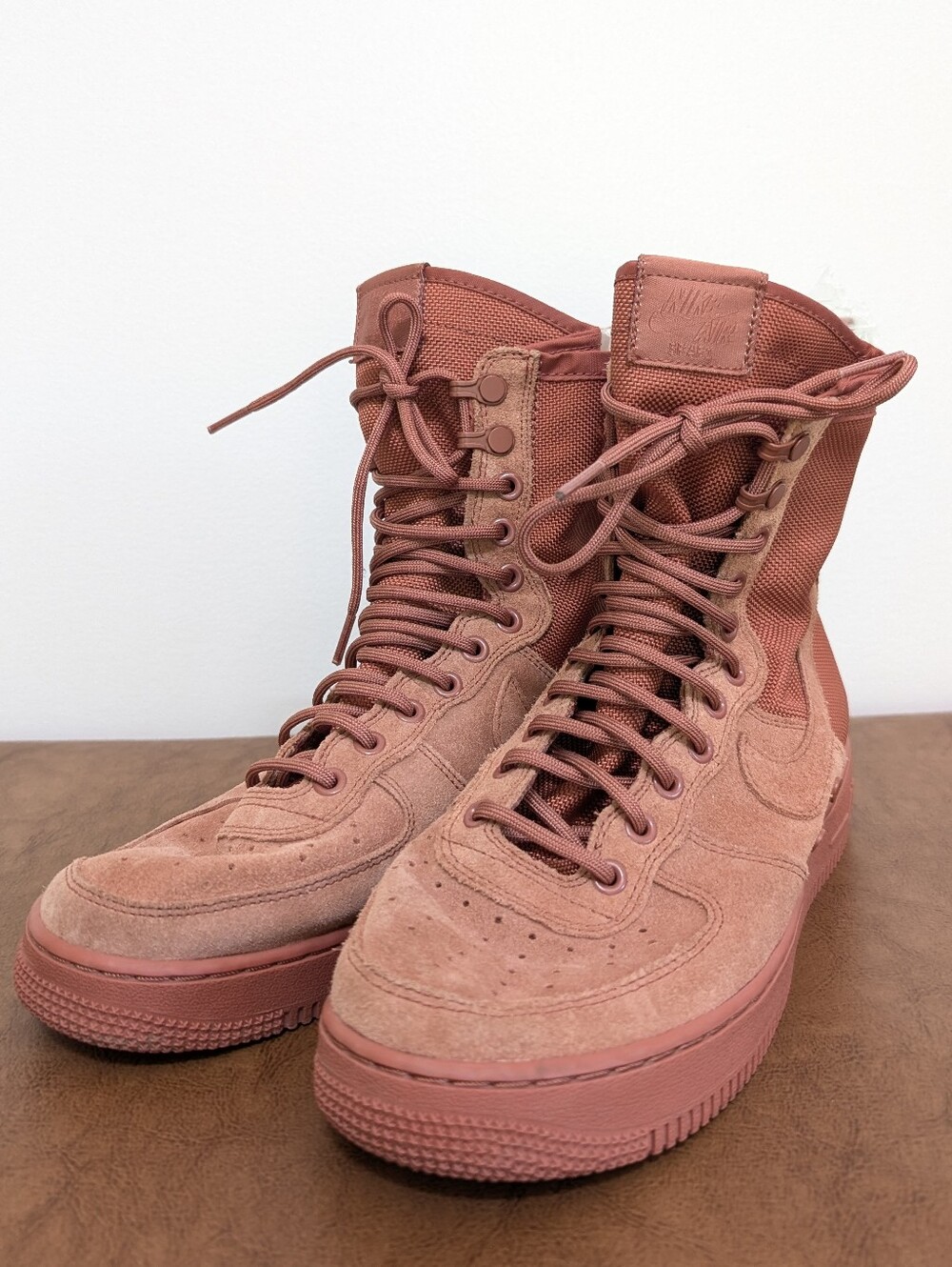 NIKE AIR FORCE 1 SF Women Size 8 - DUSTY PEACH 857872-202